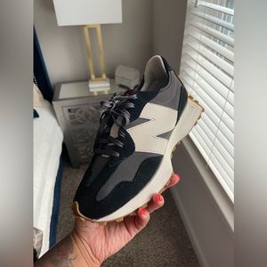 Women’s NEW BALANCE 327 Retro sneakers